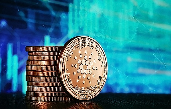 加密世界周观察：Tether重金押注矿业，比特币ETF迎关键进展
